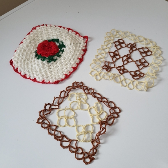 Lot of Three Vintage Crocheted Tatted Doilies - Picture 8 of 11